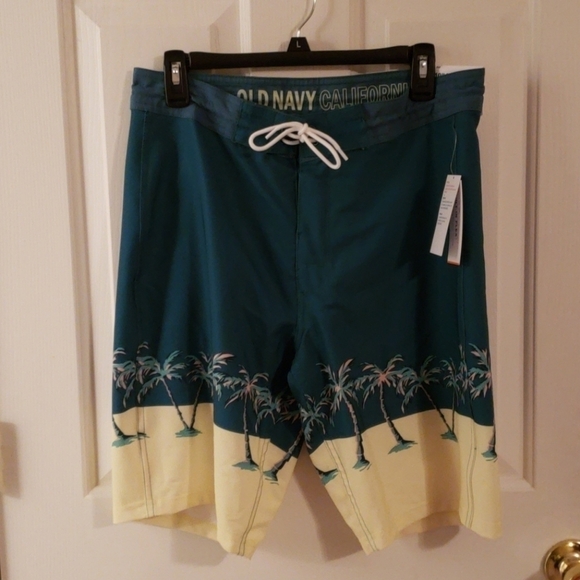 Old Navy Built-in Flex Board Shorts Men NWT - Picture 1 of 8